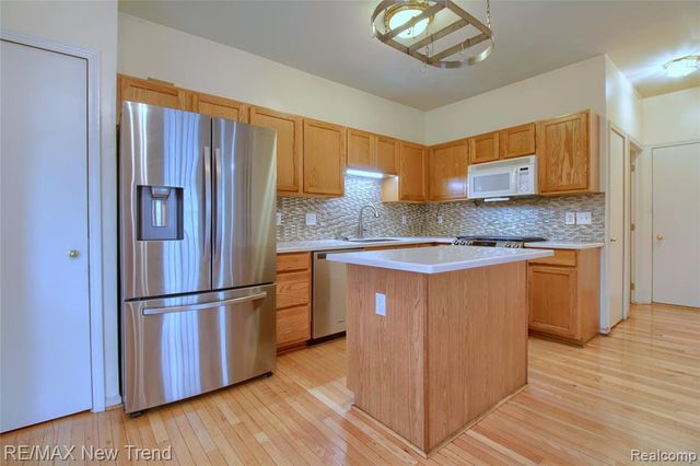 38222 Saratoga Circle, Farmington Hills, MI 48331