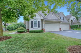 38222 Saratoga Circle, Farmington Hills, MI 48331