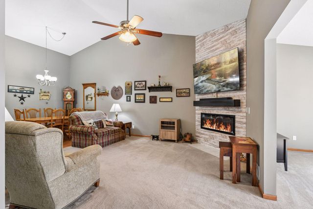 7887 Barrymore Lane, Woodbury, MN 55125