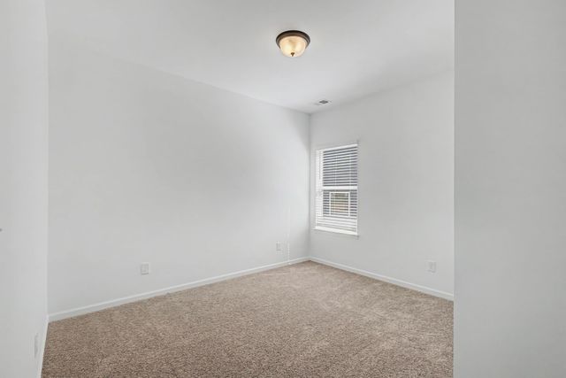 1353 English Oak Dr, Clarksville, TN 37043