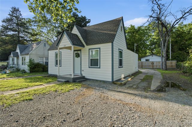 220 W Seneca Street, Tahlequah, OK 74464