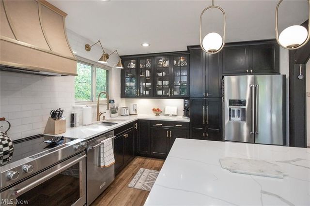 17101 Rabbit Run Drive, Strongsville, OH 44136