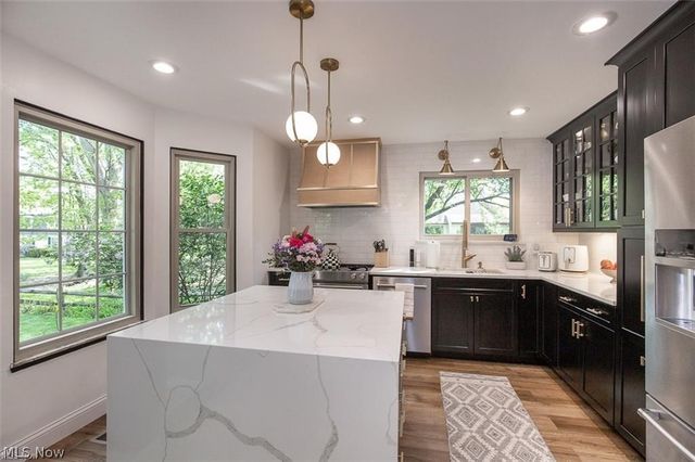 17101 Rabbit Run Drive, Strongsville, OH 44136