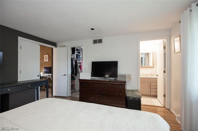 17101 Rabbit Run Drive, Strongsville, OH 44136