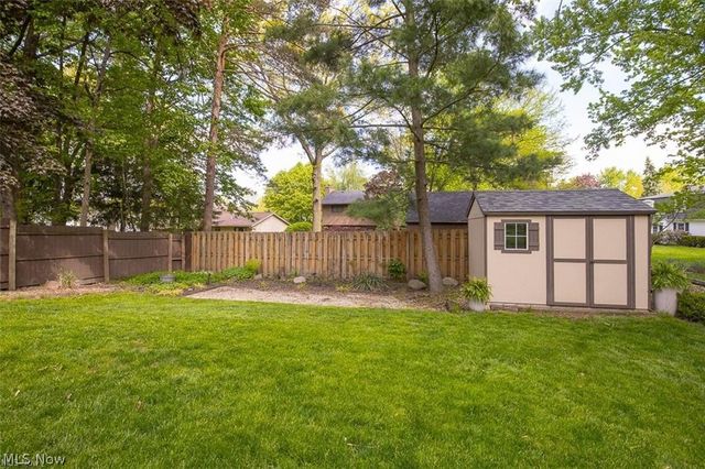17101 Rabbit Run Drive, Strongsville, OH 44136