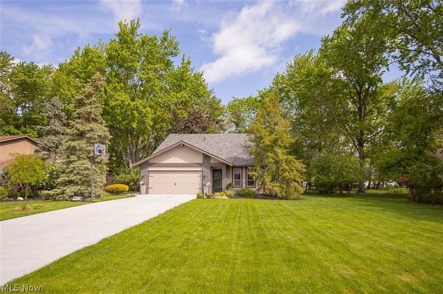 17101 Rabbit Run Drive, Strongsville, OH 44136