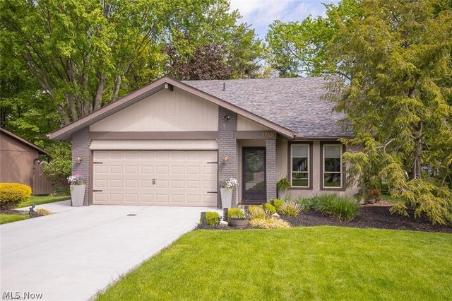 17101 Rabbit Run Drive, Strongsville, OH 44136