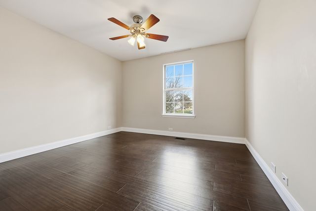 1780 Pebble Beach Circle, Elgin, IL 60123