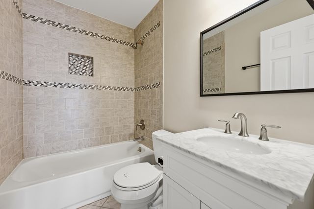 1780 Pebble Beach Circle, Elgin, IL 60123