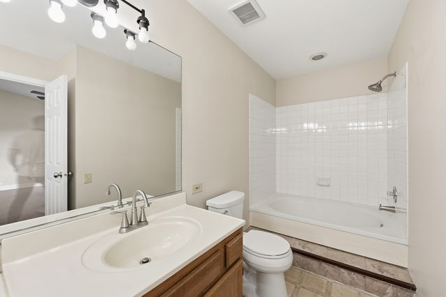 1780 Pebble Beach Circle, Elgin, IL 60123