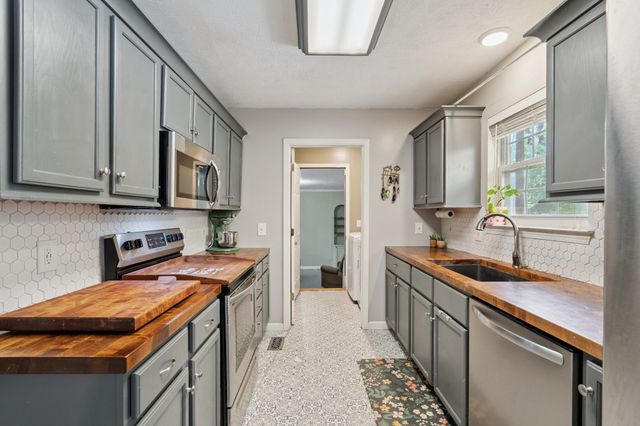 221 Lehman Trl, Murfreesboro, TN 37128