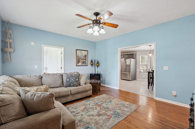 221 Lehman Trl, Murfreesboro, TN 37128