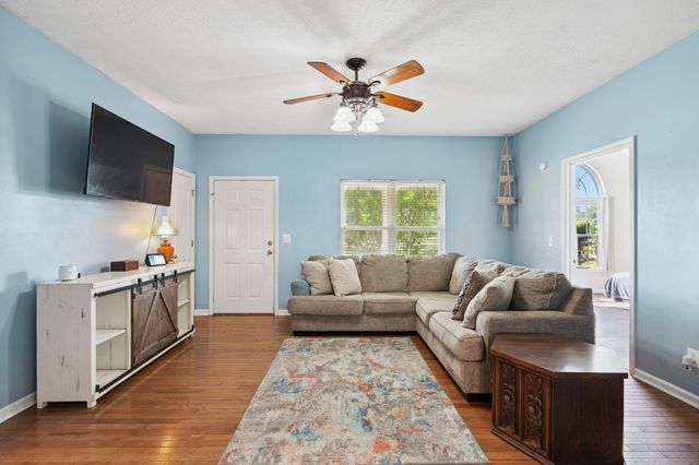 221 Lehman Trl, Murfreesboro, TN 37128