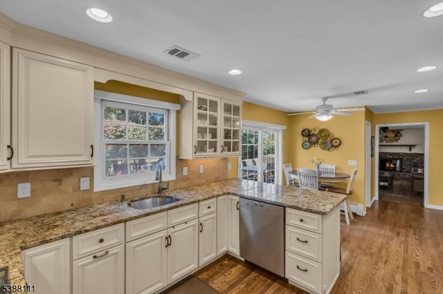 1053 Hillcrest Dr, Branchburg Twp., NJ 08853