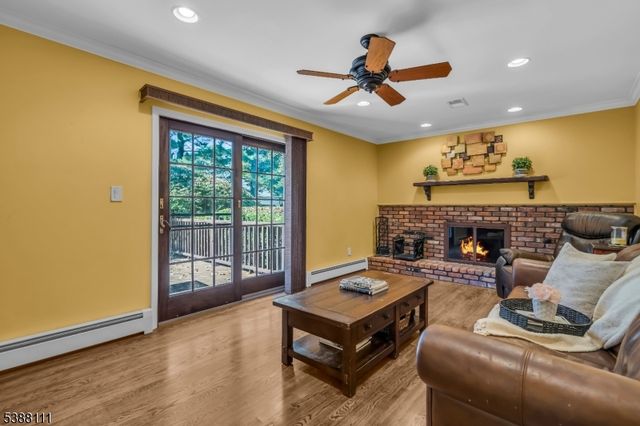 1053 Hillcrest Dr, Branchburg Twp., NJ 08853