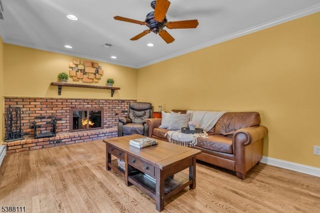 1053 Hillcrest Dr, Branchburg Twp., NJ 08853