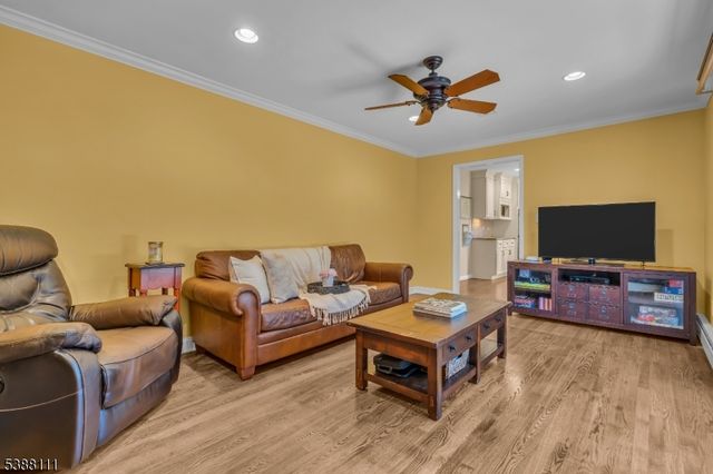 1053 Hillcrest Dr, Branchburg Twp., NJ 08853