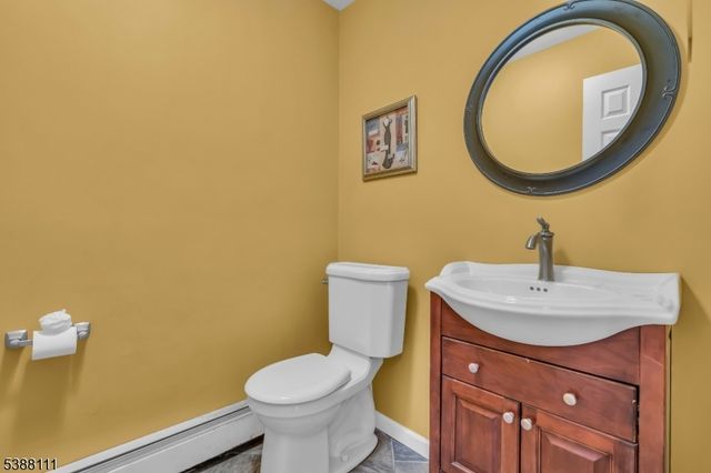 1053 Hillcrest Dr, Branchburg Twp., NJ 08853