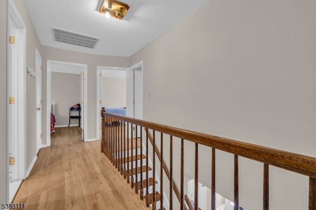 1053 Hillcrest Dr, Branchburg Twp., NJ 08853