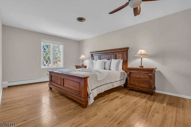 1053 Hillcrest Dr, Branchburg Twp., NJ 08853