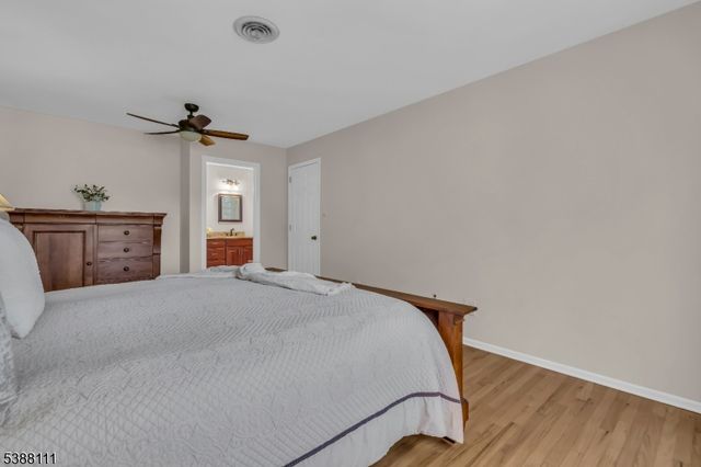 1053 Hillcrest Dr, Branchburg Twp., NJ 08853