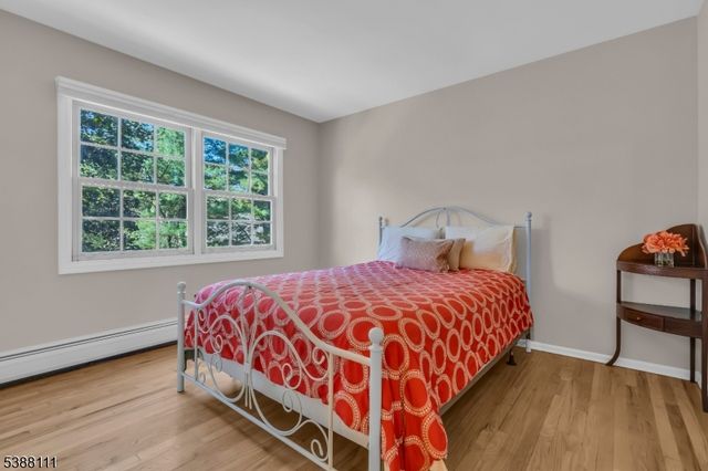 1053 Hillcrest Dr, Branchburg Twp., NJ 08853