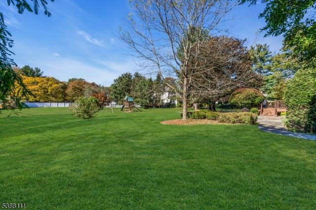 1053 Hillcrest Dr, Branchburg Twp., NJ 08853