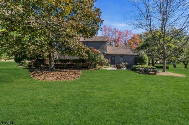 1053 Hillcrest Dr, Branchburg Twp., NJ 08853