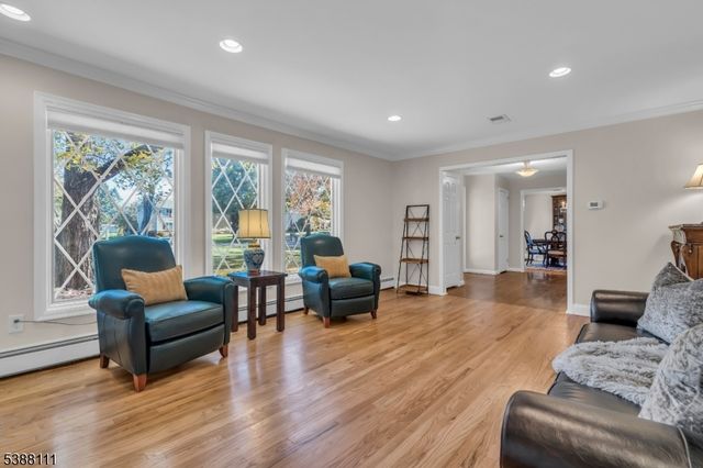 1053 Hillcrest Dr, Branchburg Twp., NJ 08853