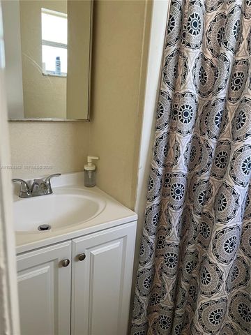 2640 NW 14th Ct, Fort Lauderdale, FL 33311