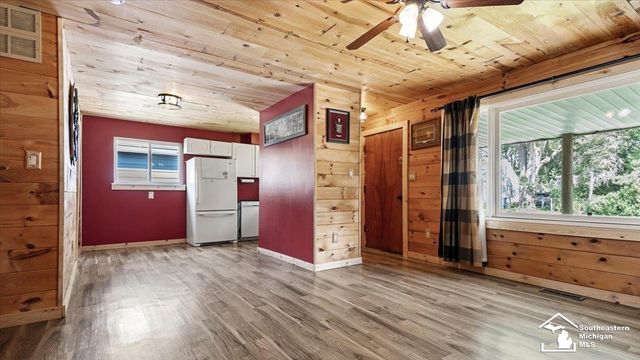 13637 Wright Street, Gibraltar, MI 48173