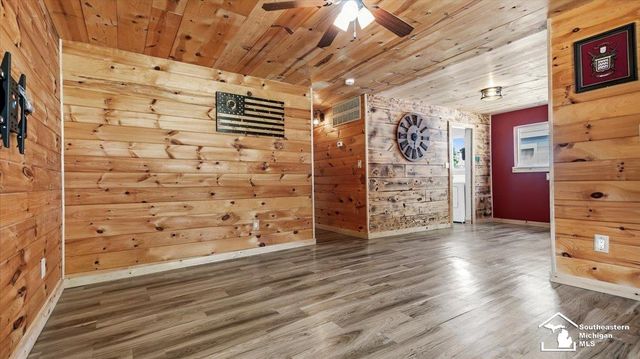 13637 Wright Street, Gibraltar, MI 48173