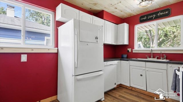 13637 Wright Street, Gibraltar, MI 48173