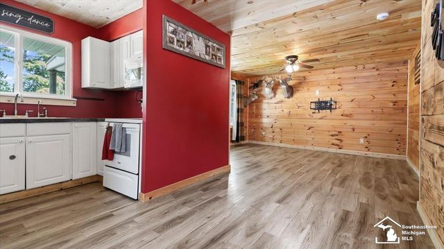 13637 Wright Street, Gibraltar, MI 48173