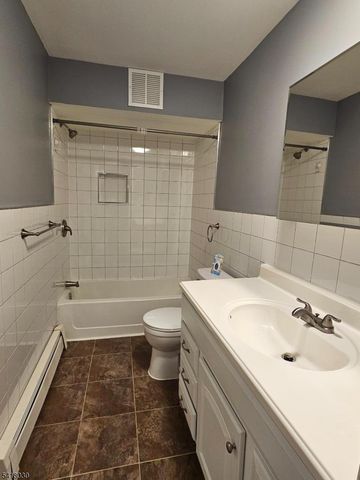 1028 Cricket Ln 1028, Woodbridge Twp., NJ 07095