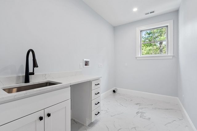 786 Main St, Hudson, MA 01749