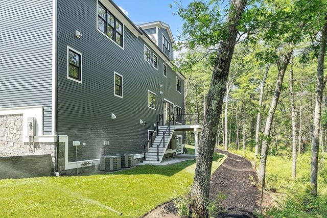 786 Main St, Hudson, MA 01749