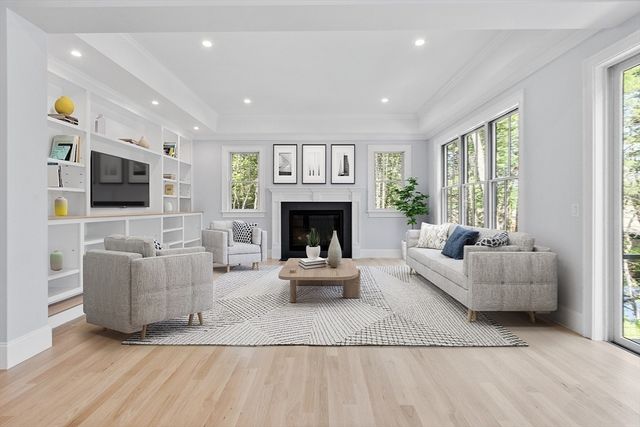 786 Main St, Hudson, MA 01749