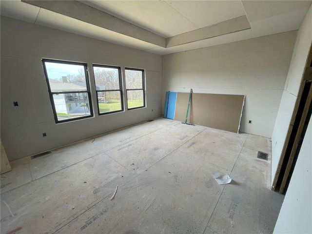 1824 Homestead Drive, Liberty, MO 64068