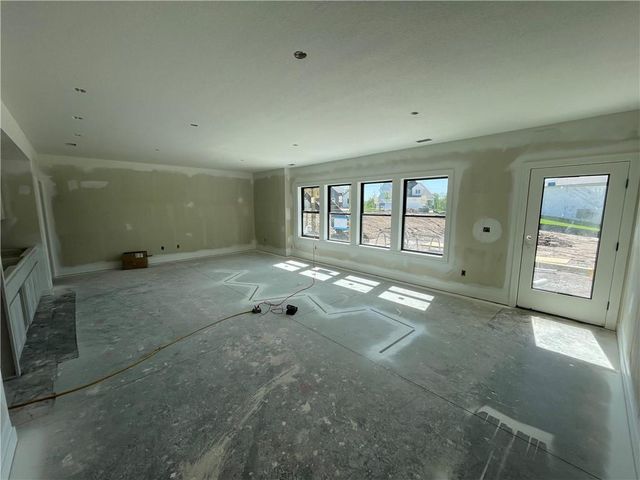 1824 Homestead Drive, Liberty, MO 64068