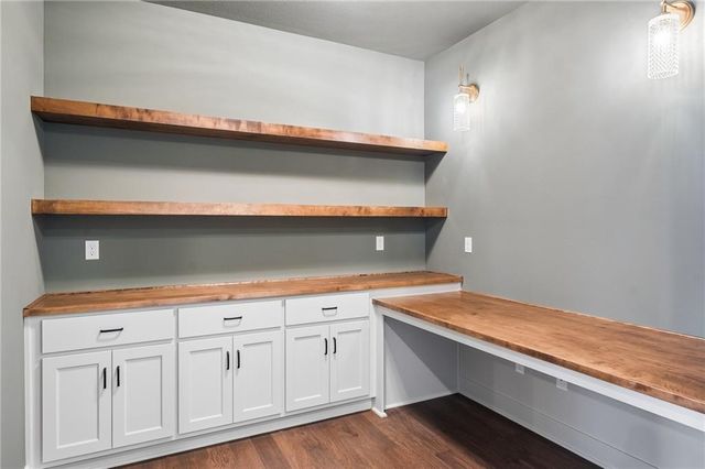 1824 Homestead Drive, Liberty, MO 64068