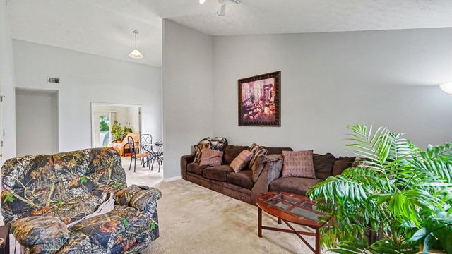 132 Chestnut Lane, Versailles, KY 40383