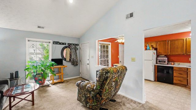 132 Chestnut Lane, Versailles, KY 40383