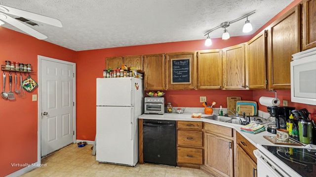 132 Chestnut Lane, Versailles, KY 40383