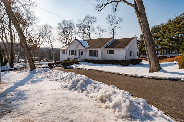 166 Grassy Pond Drive S, Smithtown, NY 11787