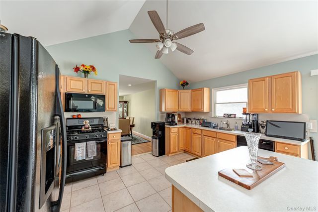 166 Grassy Pond Drive S, Smithtown, NY 11787