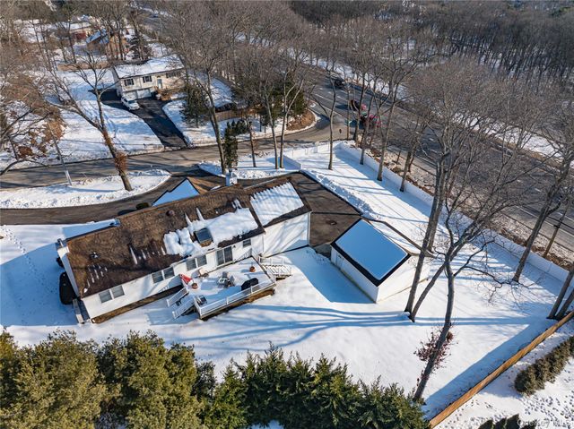 166 Grassy Pond Drive S, Smithtown, NY 11787