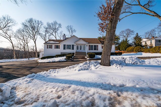 166 Grassy Pond Drive S, Smithtown, NY 11787