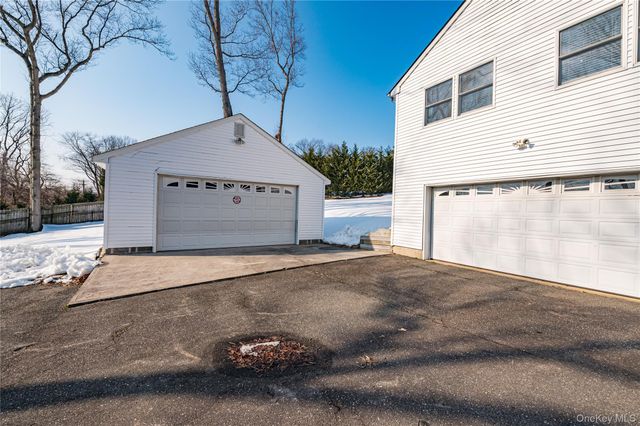 166 Grassy Pond Drive S, Smithtown, NY 11787