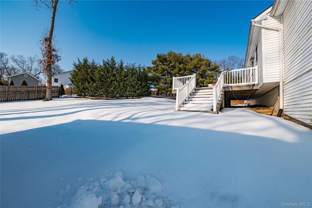 166 Grassy Pond Drive S, Smithtown, NY 11787